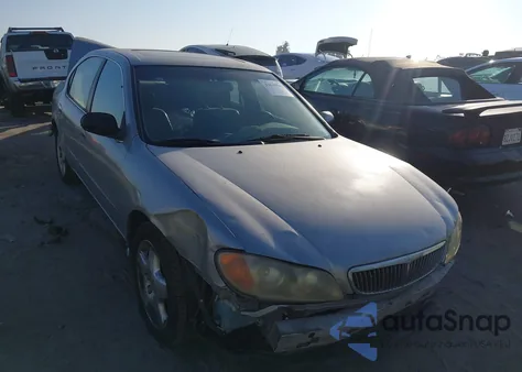 2000 Infiniti I30 Luxury/Touring z USA, uszkodzony, nr VIN JNKCA31A8YT118924